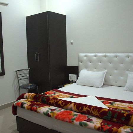 Hotel Mahabir Inn Матхура Экстерьер фото